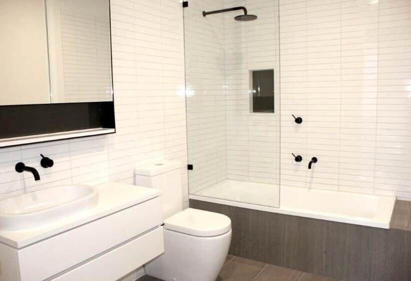 Peaceful 3 Bdr In The Heart Of Carlton