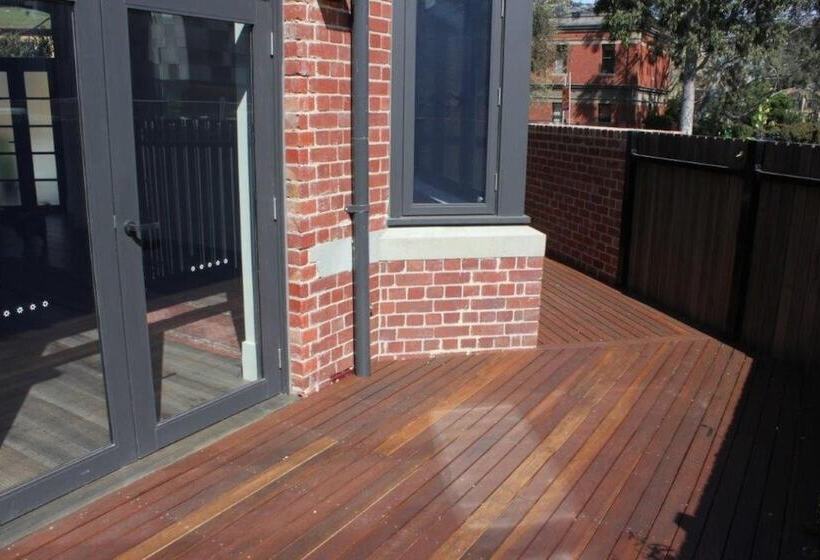 Peaceful 3 Bdr In The Heart Of Carlton