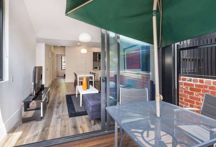 Peaceful 3 Bdr In The Heart Of Carlton