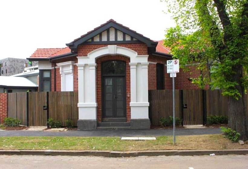 Peaceful 3 Bdr In The Heart Of Carlton