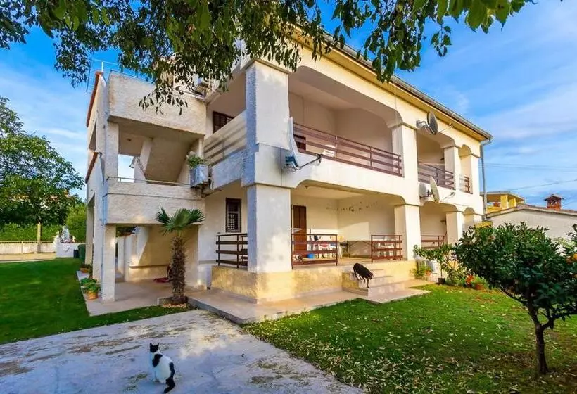 هتل Apartments Milka