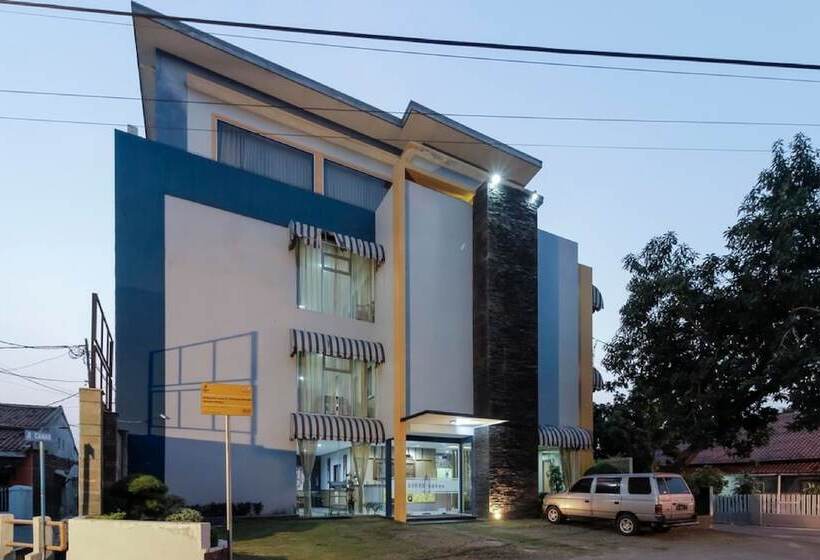 בית מלון כפרי Reddoorz Plus @ Tuparev Cirebon