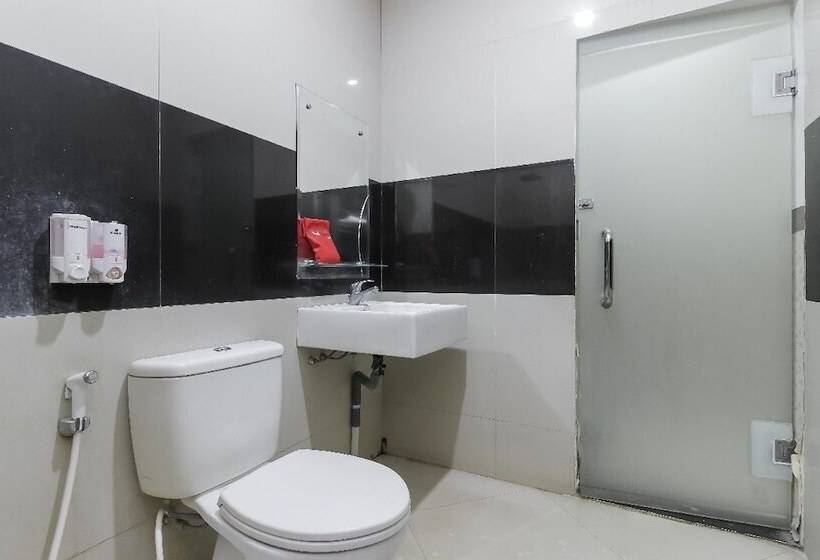 בית מלון כפרי Reddoorz Plus @ Tuparev Cirebon