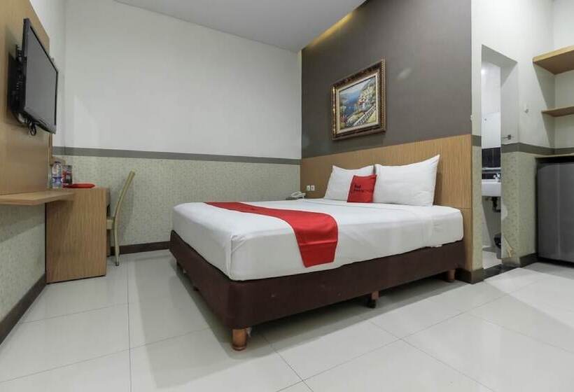 בית מלון כפרי Reddoorz Plus @ Tuparev Cirebon