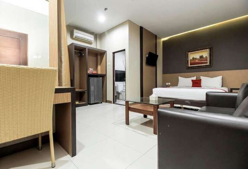 בית מלון כפרי Reddoorz Plus @ Tuparev Cirebon