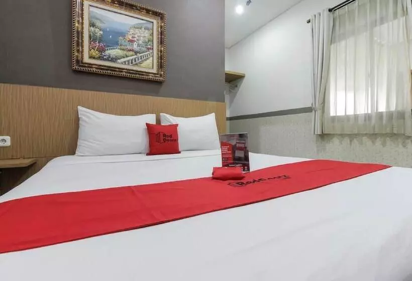 Hotelli Reddoorz Plus @ Tuparev Cirebon