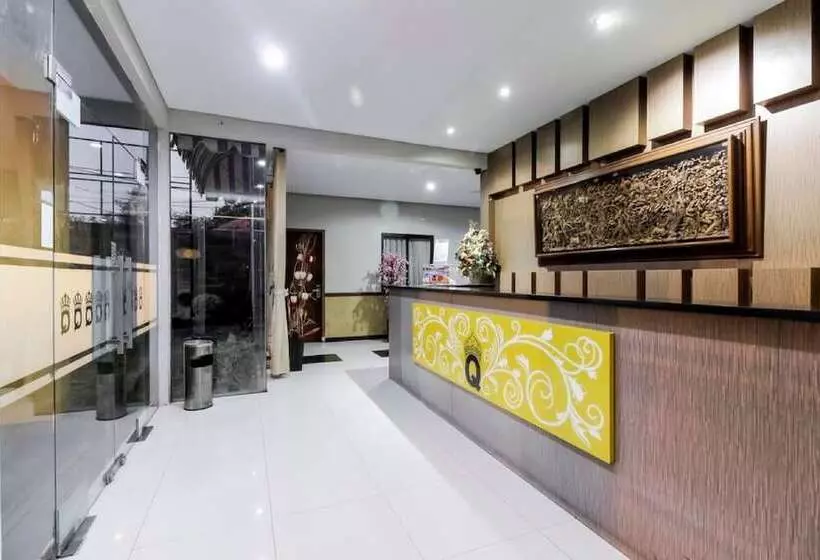 Hotelli Reddoorz Plus @ Tuparev Cirebon