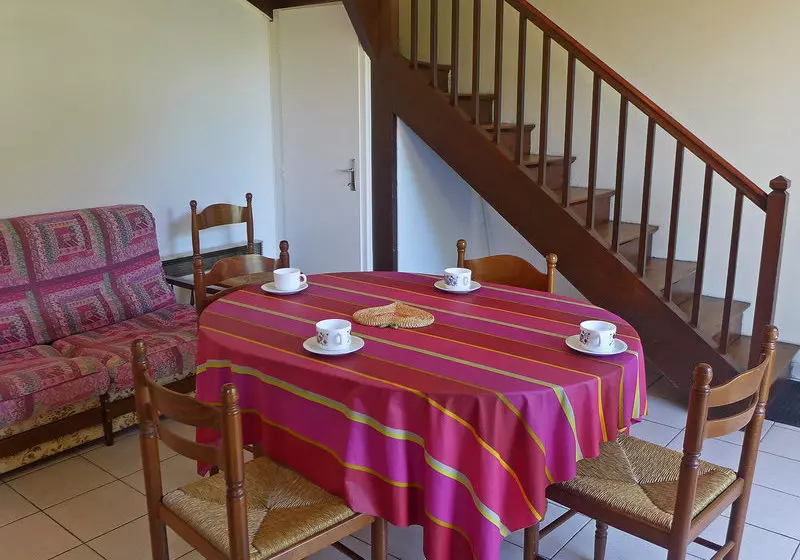 هتل Holiday House Jean Michel