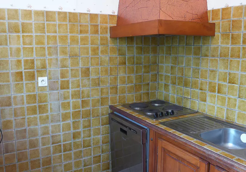هتل Holiday House Jean Michel