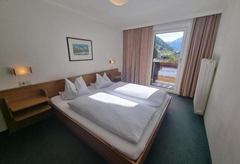 ホテル Pension Kaiserer