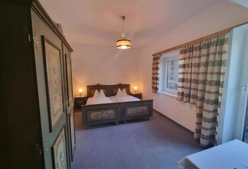 ホテル Pension Kaiserer