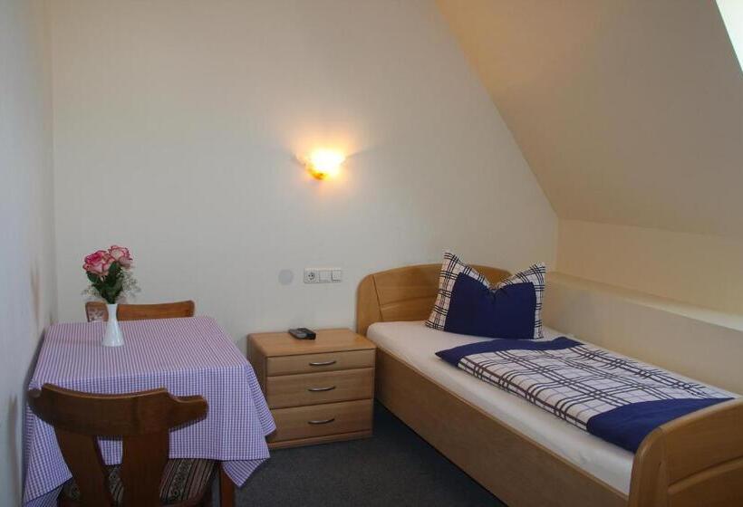 Hotelli Schwarzer Adler