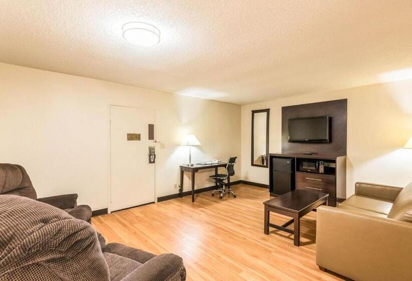 فندق Colby Inn And Suites