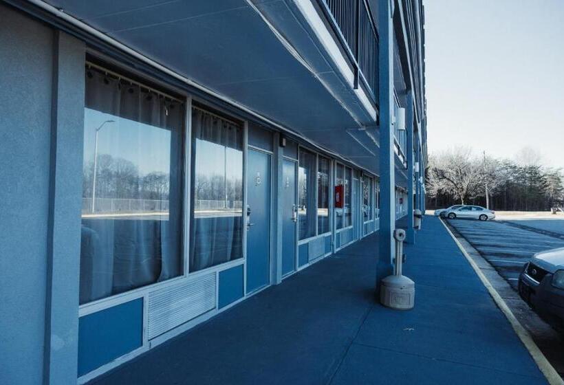 فندق Reidsville Inn & Suites