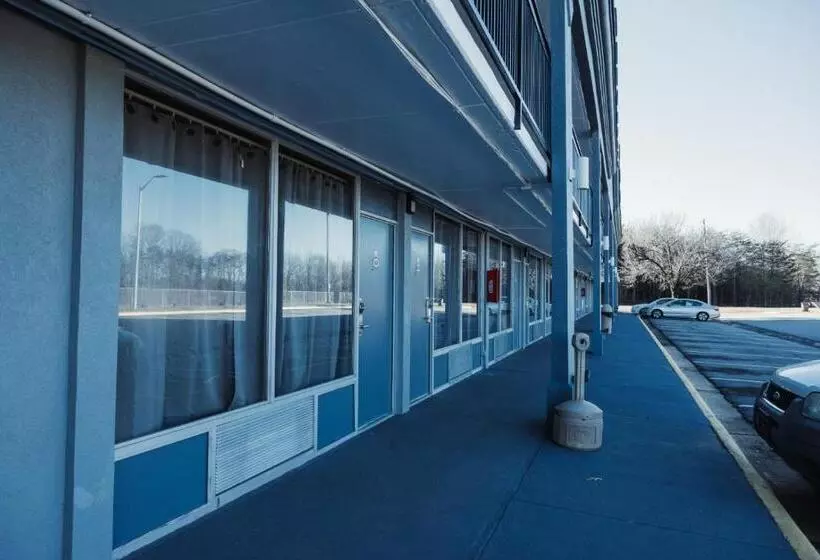 ホテル Reidsville Inn & Suites