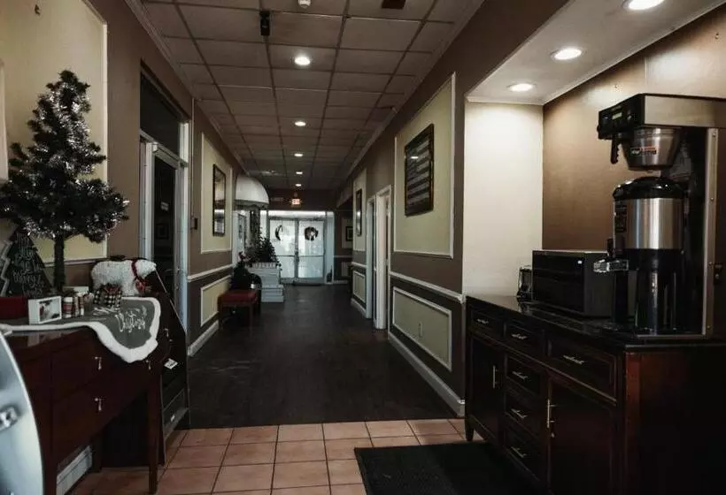 ホテル Reidsville Inn & Suites