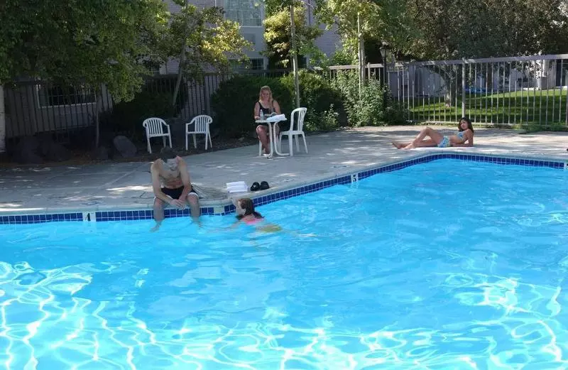 호텔 Fairbridge Extended Stay, A Kitchenette