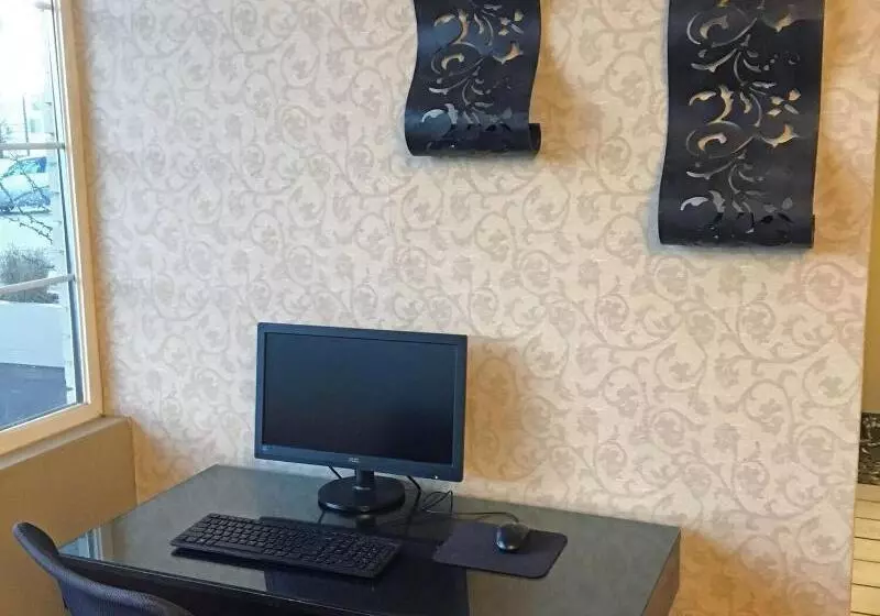 호텔 Fairbridge Extended Stay, A Kitchenette