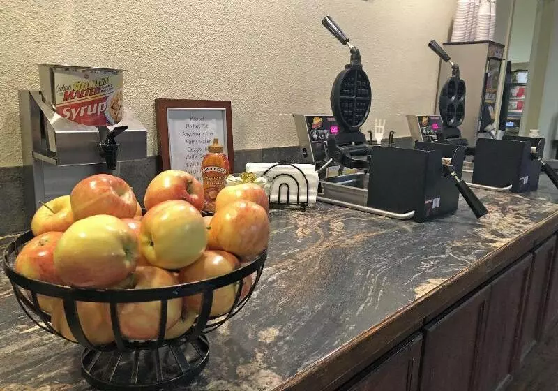 호텔 Fairbridge Extended Stay, A Kitchenette