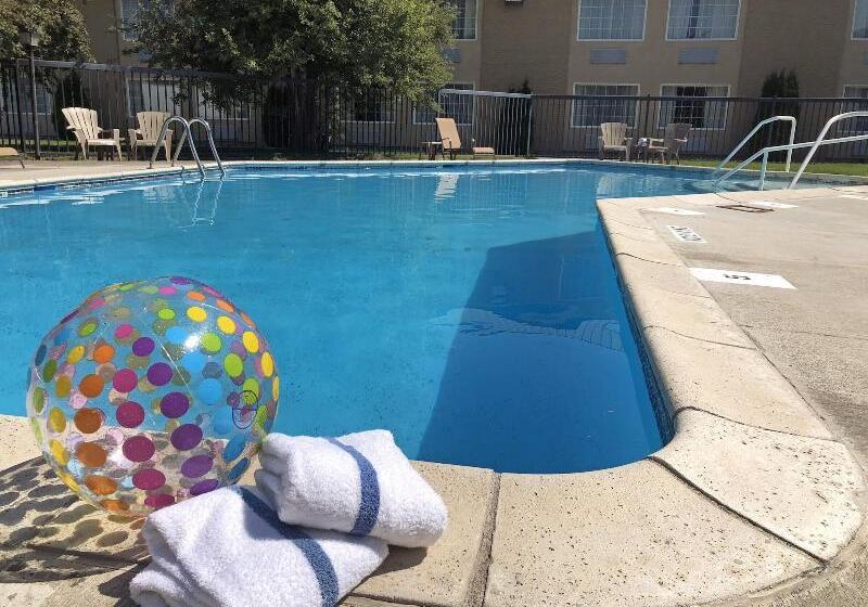 Otel Fairbridge Extended Stay, A Kitchenette