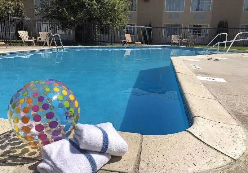 호텔 Fairbridge Extended Stay, A Kitchenette