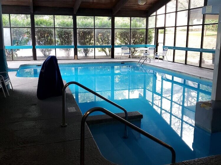 ホテル Pine Lake Resort And Banquets