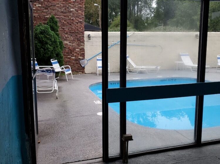 ホテル Pine Lake Resort And Banquets