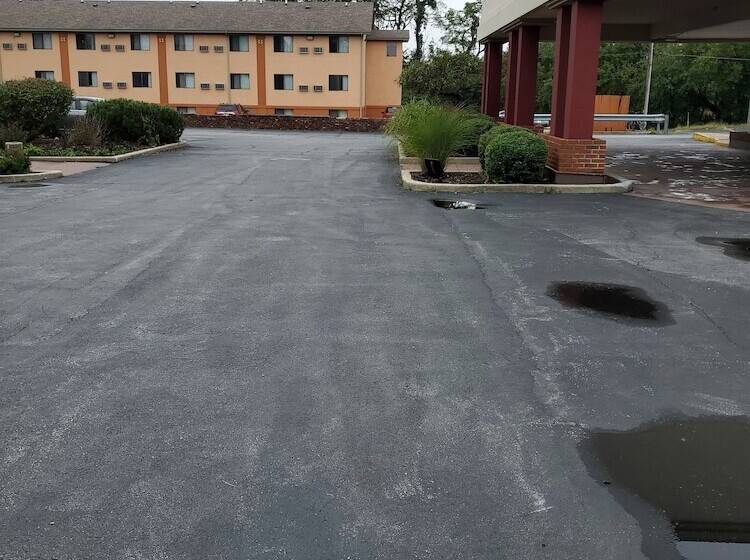 فندق Pine Lake Resort And Banquets