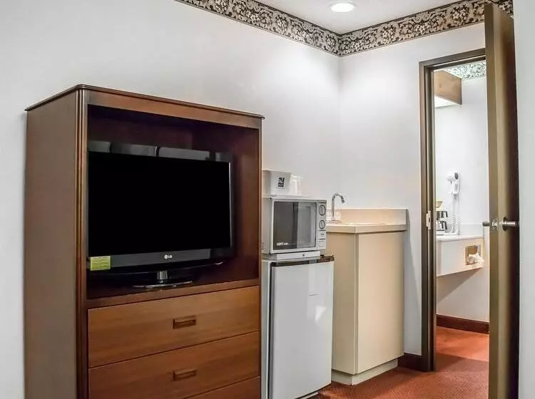 Отель Quality Inn & Suites Brooks Louisville South