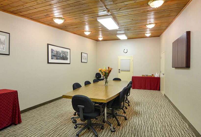 Отель Quality Inn