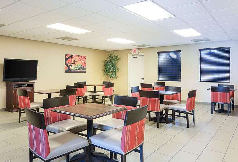 Отель Quality Inn