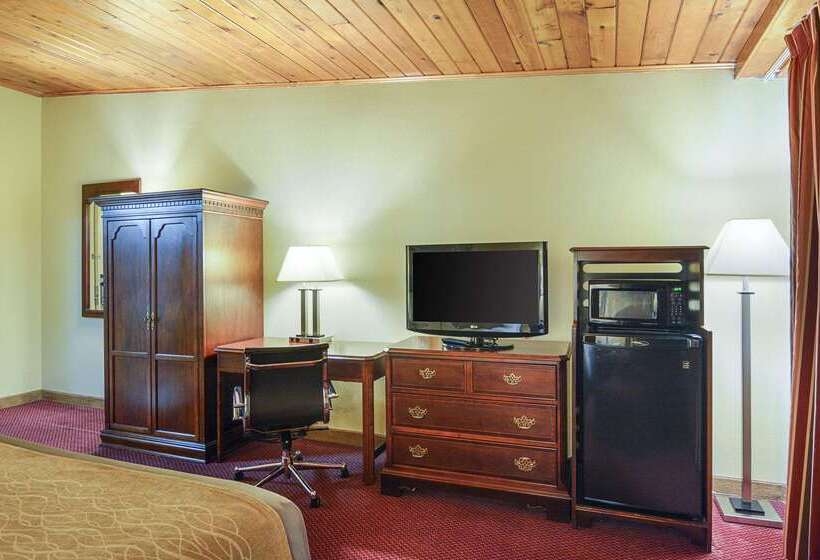 Отель Quality Inn