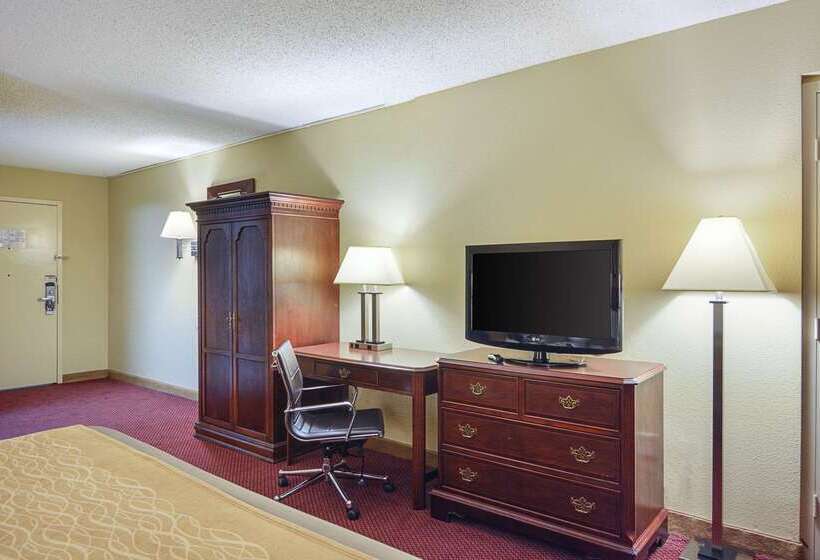 Отель Quality Inn