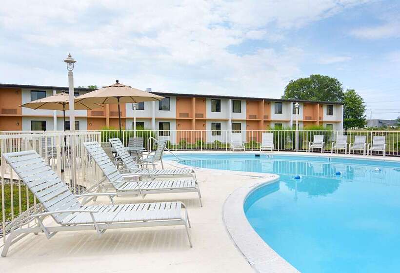 Отель Quality Inn