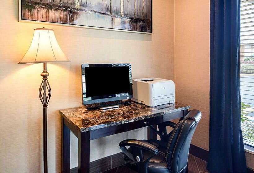 Отель Quality Inn