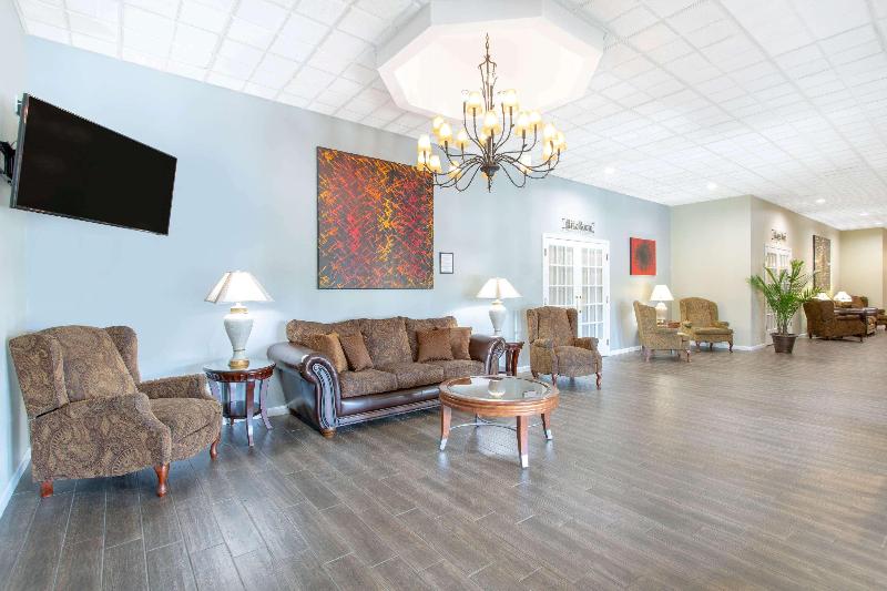 Ramada Hotel & Conference Center By Wyndham Lewiston