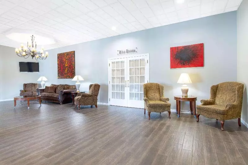 Ramada Hotel & Conference Center By Wyndham Lewiston