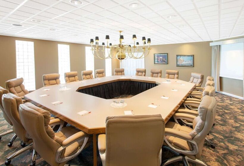 Ramada Hotel & Conference Center By Wyndham Lewiston