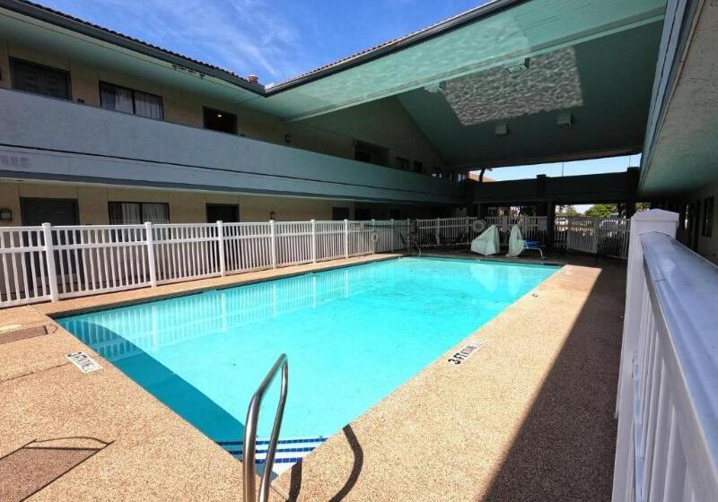 Szálloda Red Roof Inn & Suites Irving – Dfw Airport South