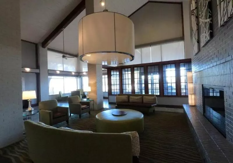 هتل Red Roof Inn & Suites Irving – Dfw Airport South