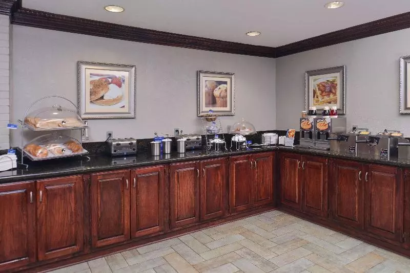 هتل Red Roof Inn & Suites Irving – Dfw Airport South