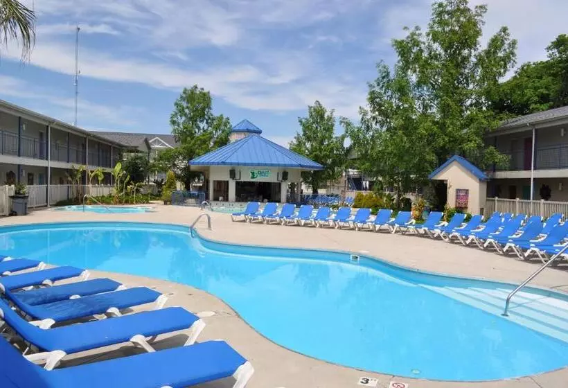 Hotelli Islander Inn