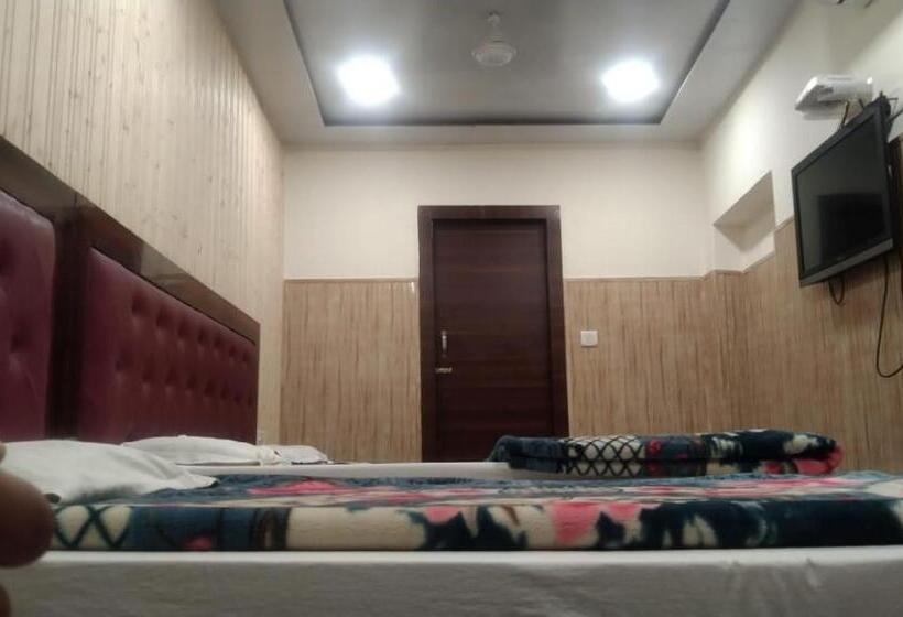 ホテル Host Near Taj