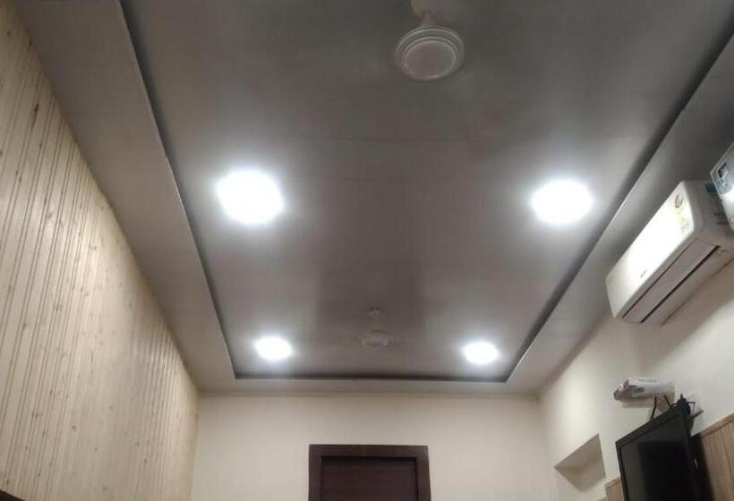 ホテル Host Near Taj