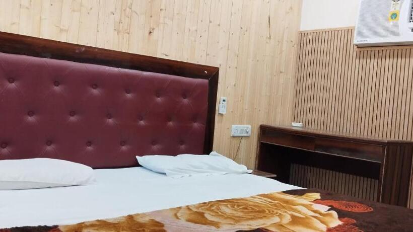 ホテル Host Near Taj