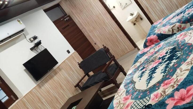 ホテル Host Near Taj