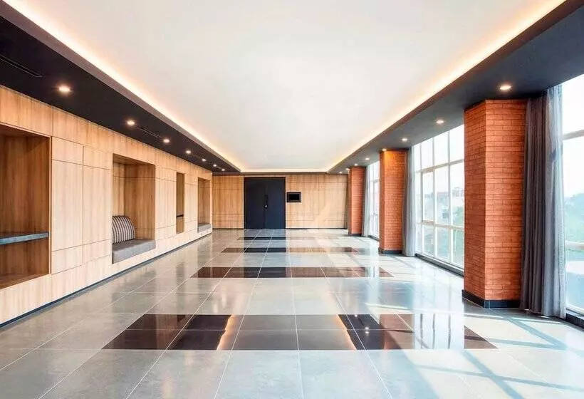 ホテル Ibis Styles Bekasi Jatibening
