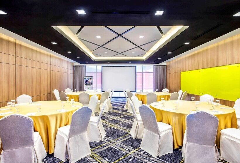 בית מלון כפרי Ibis Styles Bekasi Jatibening