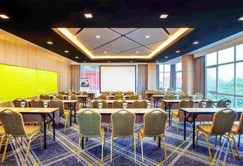 ホテル Ibis Styles Bekasi Jatibening