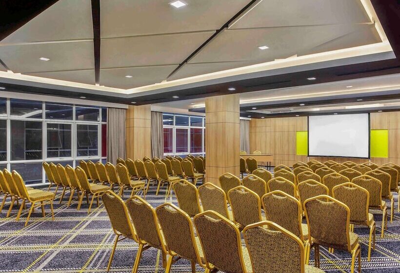 בית מלון כפרי Ibis Styles Bekasi Jatibening